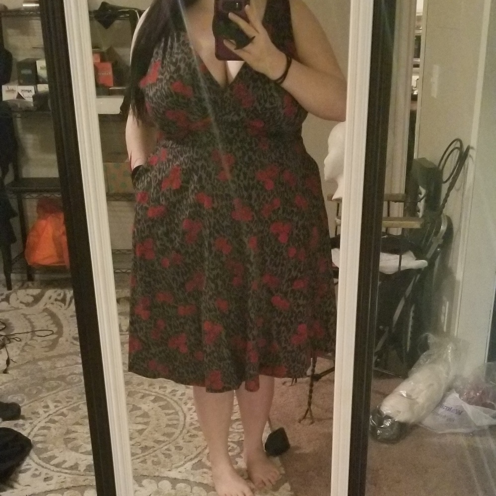 Grey leopard and roses dress - Picture 2 of 4